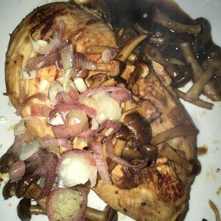 塩レモンしっとり鶏胸肉蒸し焼きしめじ添え